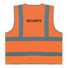 Ce gilet de sécurité orange est équipé de quatre bandes pour une visibilité améliorée. Il est idéal pour les travailleurs de la 